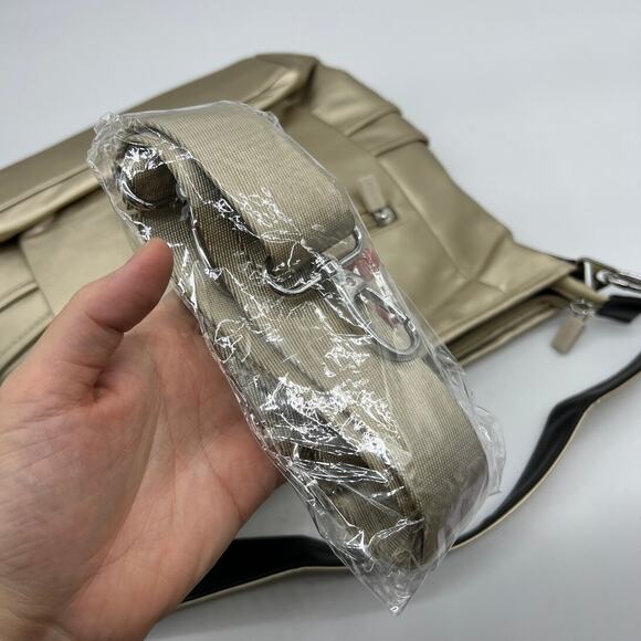 IHKWIP Zig Zag Quilted Go Getter Shoulder Bag with Crossbody Strap Met Champagne - Picture 3 of 12